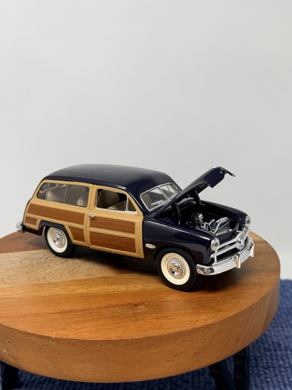 1949 Ford Woody Wagon 1:24 Scale Sunnyside LTD Diecast Black/wood